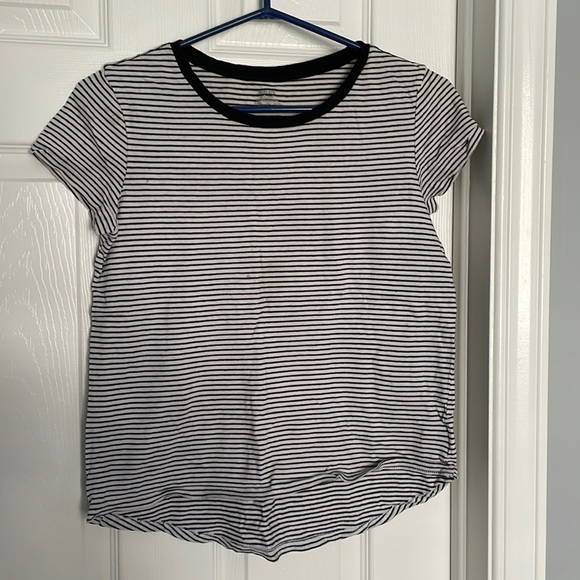 Striped black and white shirt sleeve top - Picture 1 of 2